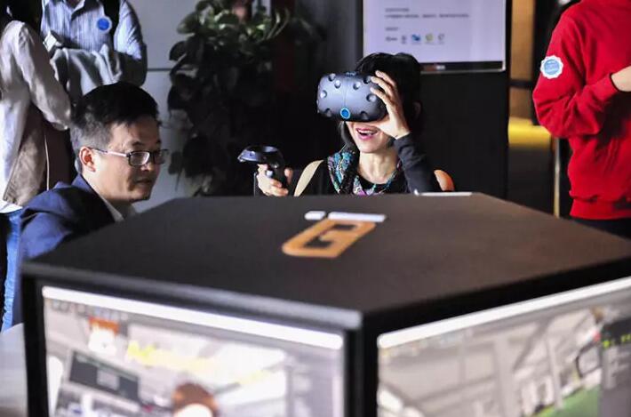 老师授课全球学子，真正的VR教学来了！