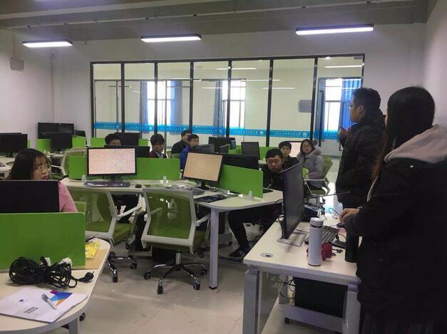 郑州科技学院泛IT学院迎来首届VR班开班典礼